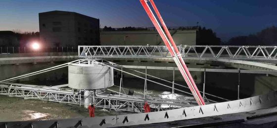 Atıksu Arıtma Tesisi İçin Kullanılan Çift Borulu Yürüyen Köprü Çamur Sıyırıcı