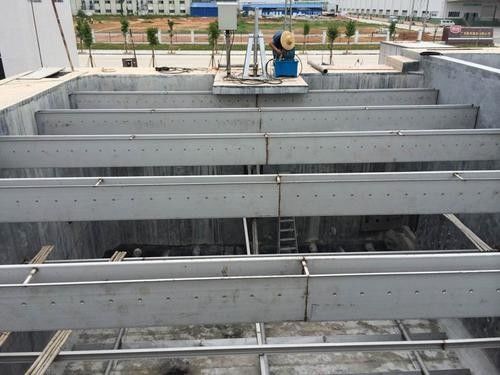 Kare Atıksu Havuzu İçin Kullanılan Pistonlu Alt Sıyırıcı