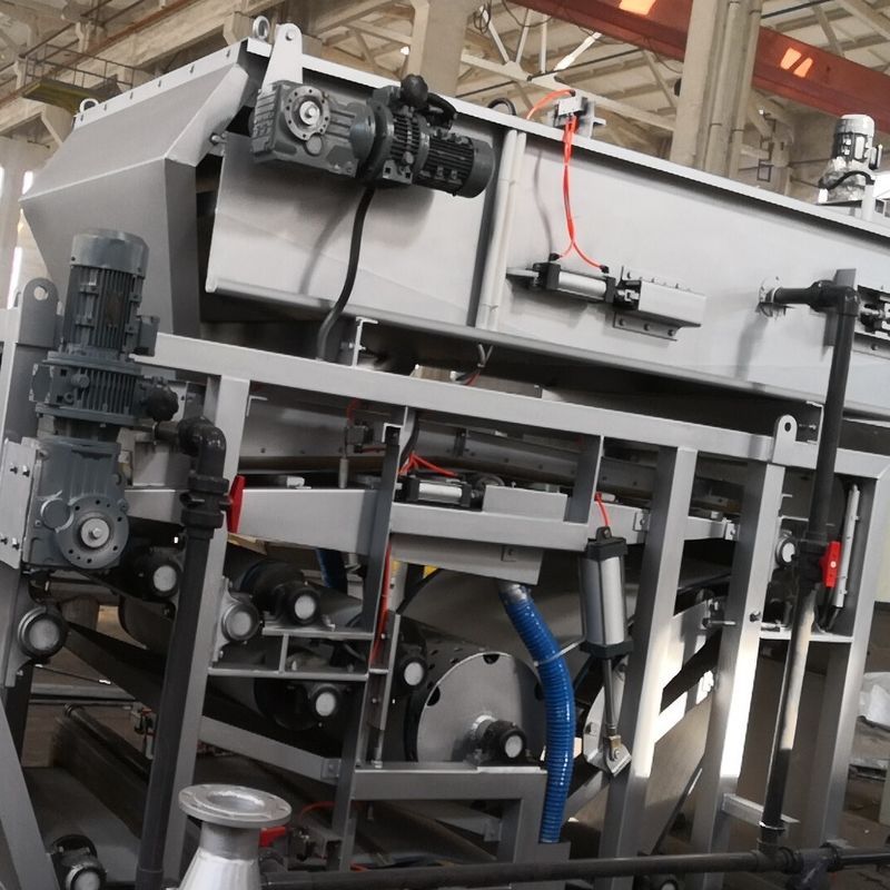 Döner Tambur Yerçekimi Bant Yoğunlaştırıcı Çamur Bant Filtre Pres 500mm 5m3 / H