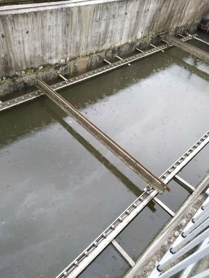 4.5m Yürüyen Köprü Çamur Sıyırıcı Metalik Olmayan Zincir Plakası Kazıma Malzemesi